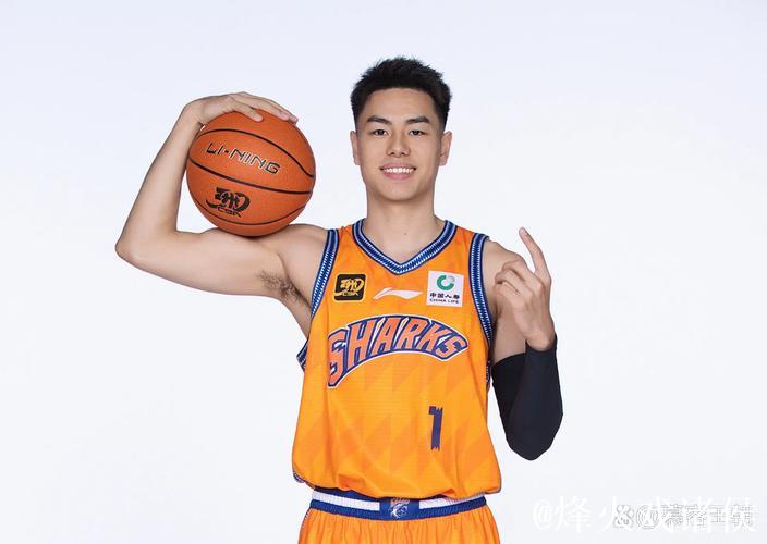 李添荣30分上海不敌首钢遭5连败 曾凡博10分